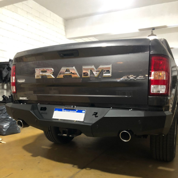Bumper Trasero Rhino 4x4 Evo 3 Para Ram 1500 Con Sensor Epoxi Negro
