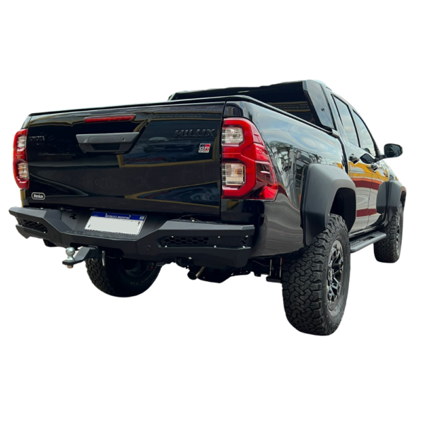 Bumper Trasero Rhino 4x4 Evo 3d Para T. Hilux 2016+ Gr Con Sensores De Estacionamiento, Negro Epoxi