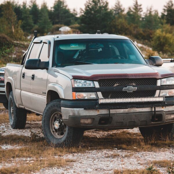 Pickup con barra LED en el paragolpes