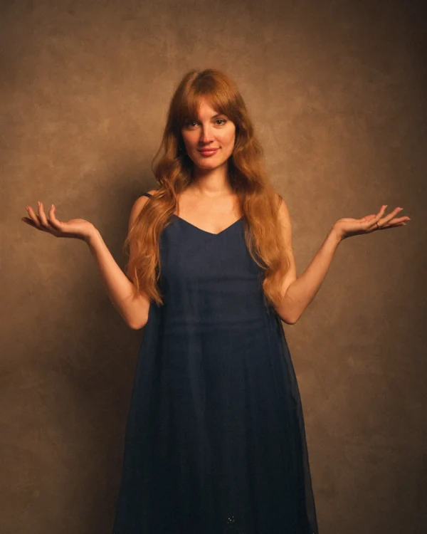 Yanina Bacigalupo de frente y con vestido